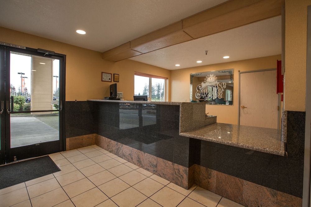 Bridgeway Inn & Suites Sublimity 2