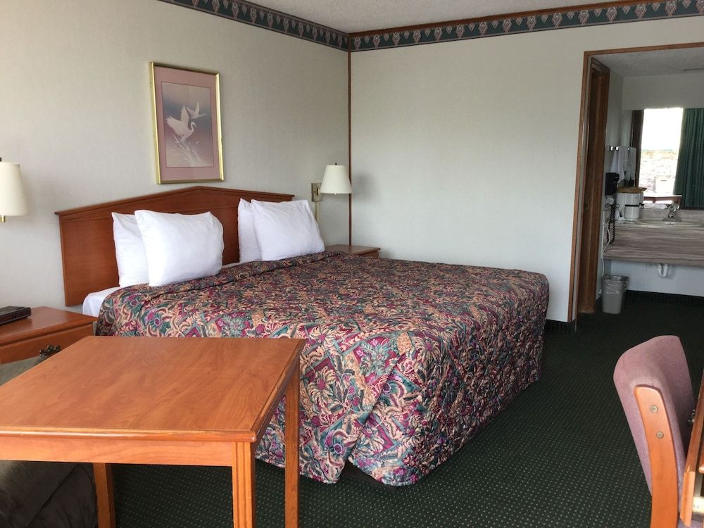 Sunset Inn Clarksville 3