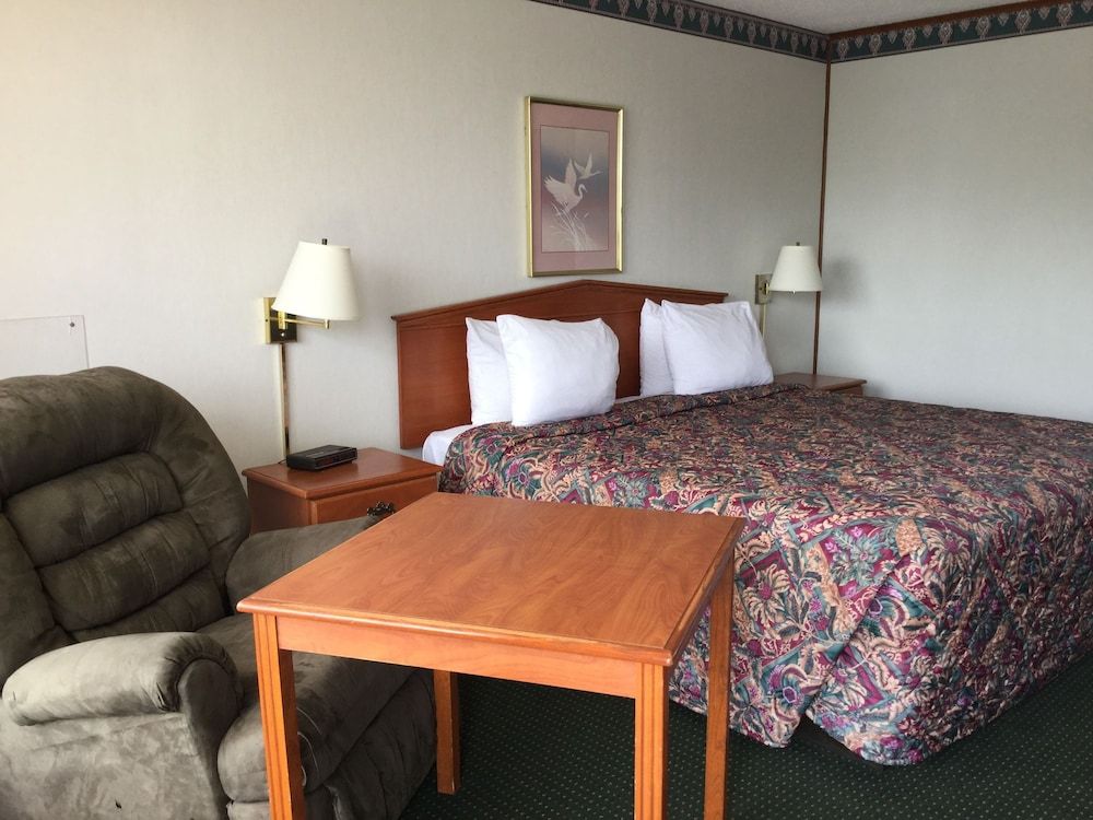 Sunset Inn Clarksville 2