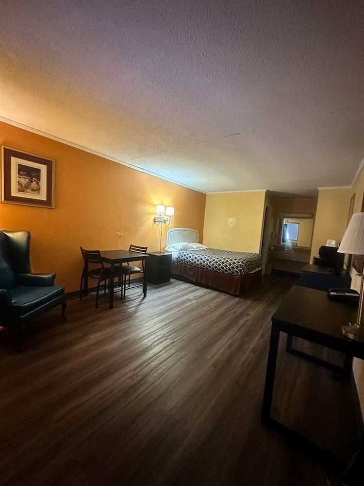 Loyalty Inn Rockingham 3