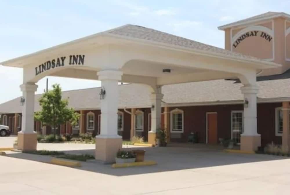 Lindsay Inn 2