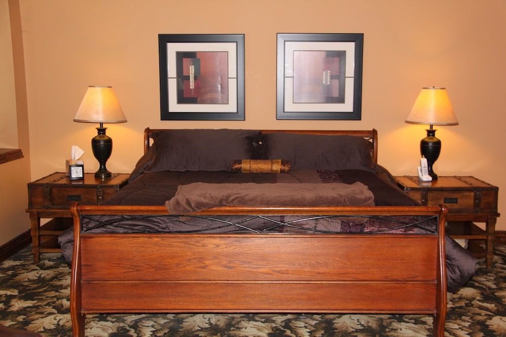 Caldwell Messenger Suites 2