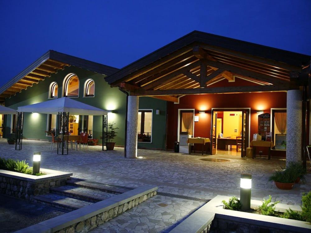 Gelindo dei Magredi Country Resort 3 estrelas em Vivaro