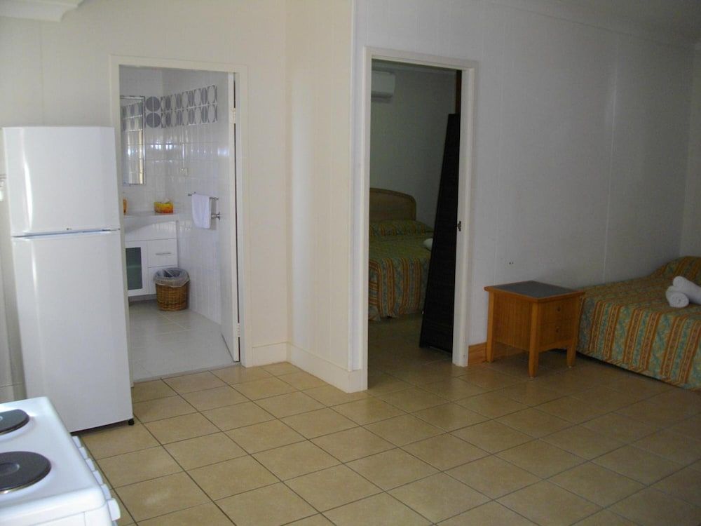 Kurrmine Beach Motel 3