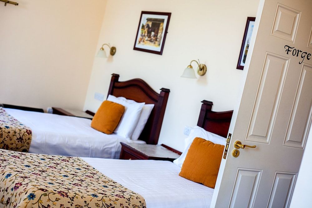 The Anvil Bar & Restaurant 3