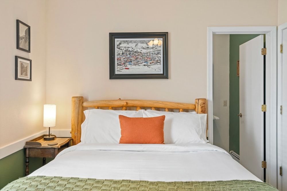 The Bent Elbow Hotel 3