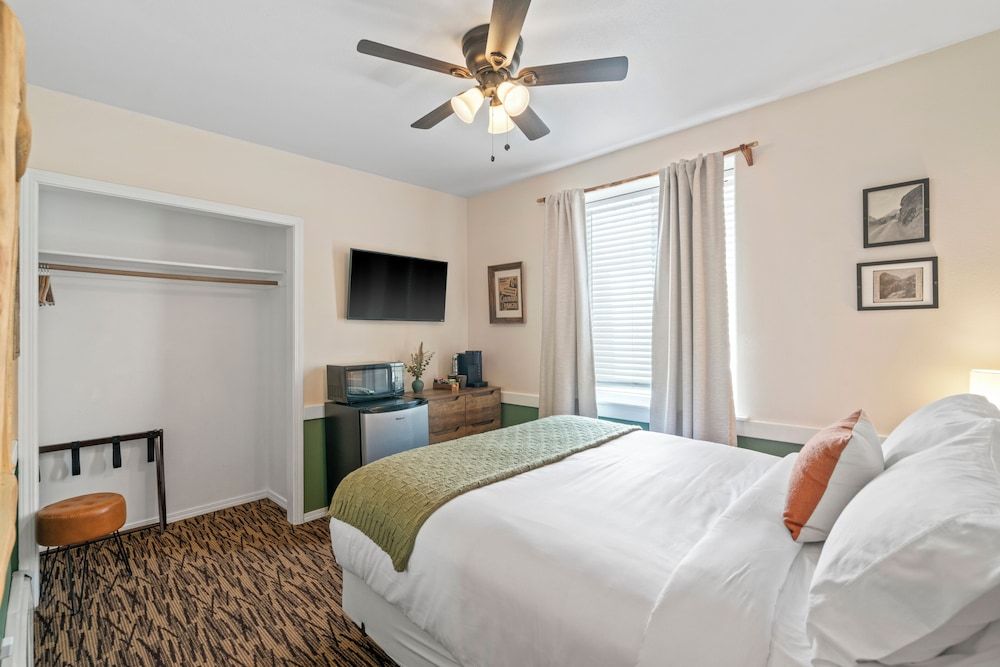 The Bent Elbow Hotel 2