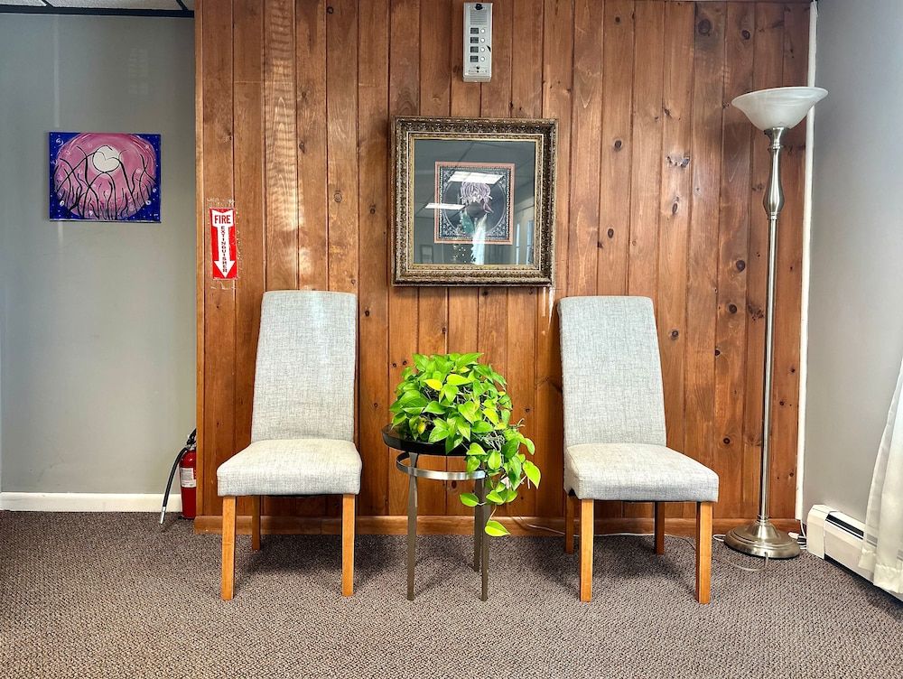 Colonial Valley Motel 3