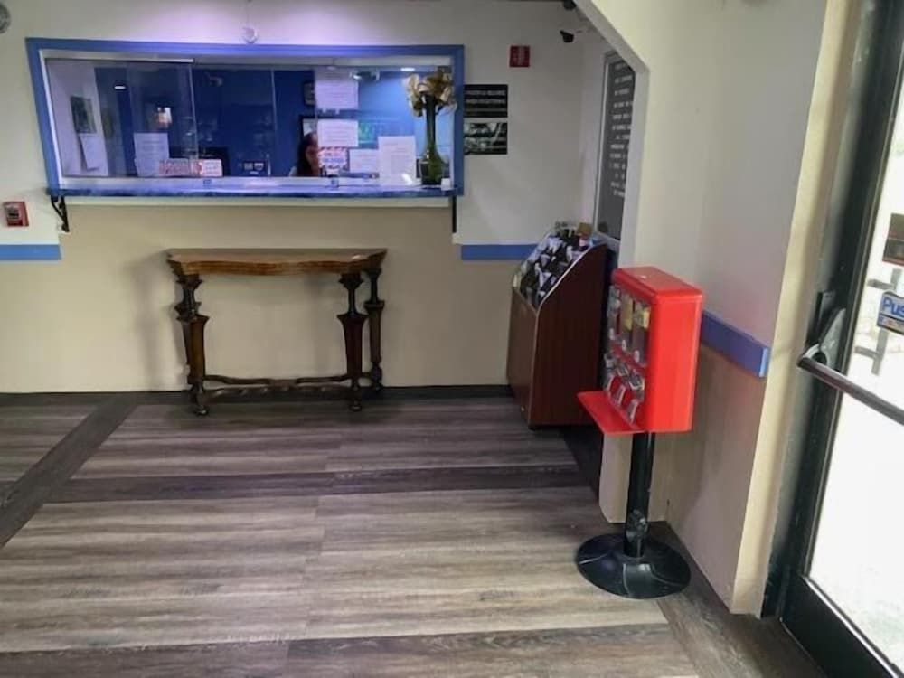 Americas Express Inn 2