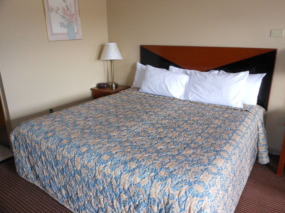 McClellan Inn Anniston 2