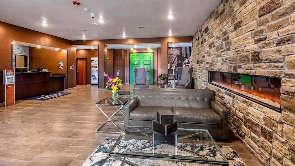 Cobblestone Hotel & Suites - Hartford 2