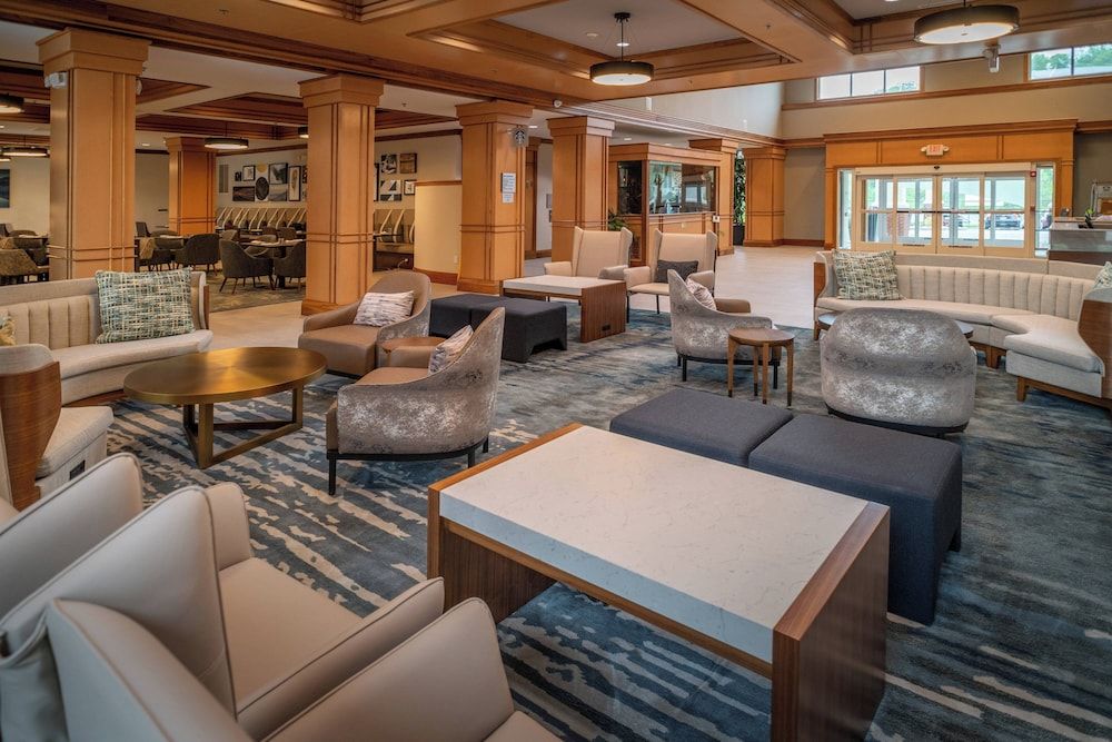 Delta Hotels by Marriott Huntington Mall 2