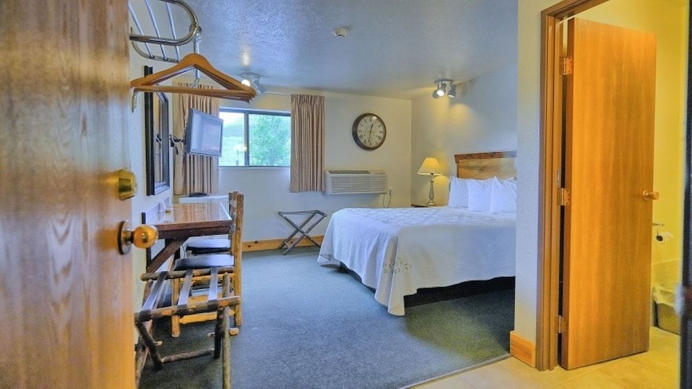 Yellowstone Village Inn and Suites 3