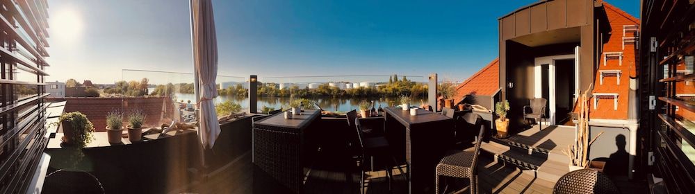 Höll am Main -1 estrelas em Rüsselsheim