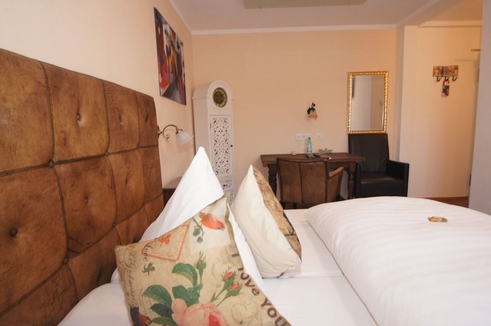 Hotel Chapeau Noir 2