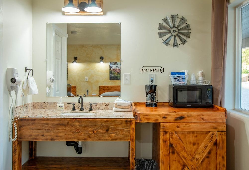 Hurricane Hideaway Lodging 2