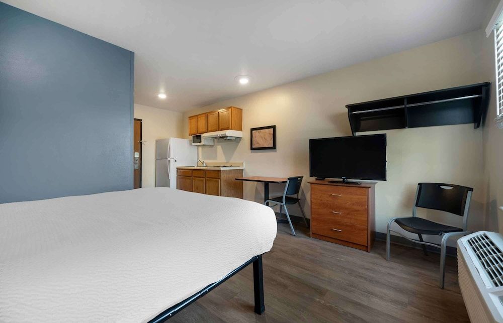 WoodSpring Suites Springdale 3