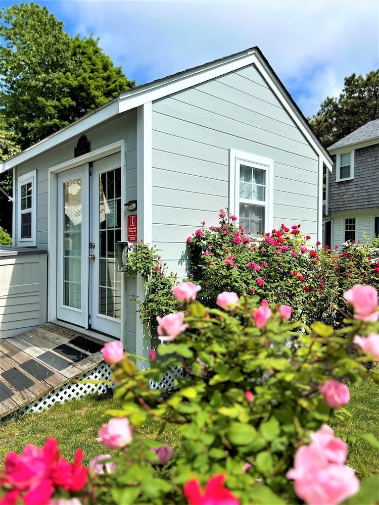 The Seagrove Suites & Guest Rooms 2