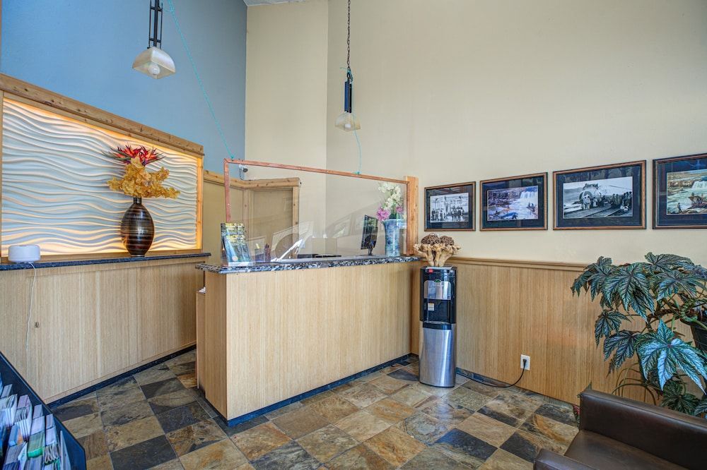 Columbia Gorge Inn 2