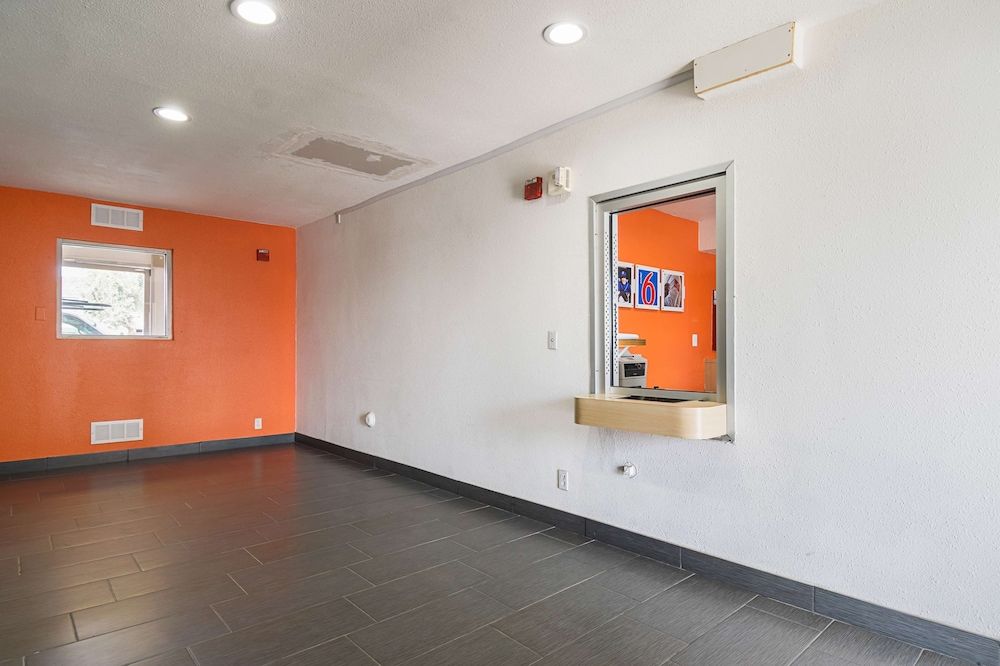 Motel 6 Lost Hills, CA 2