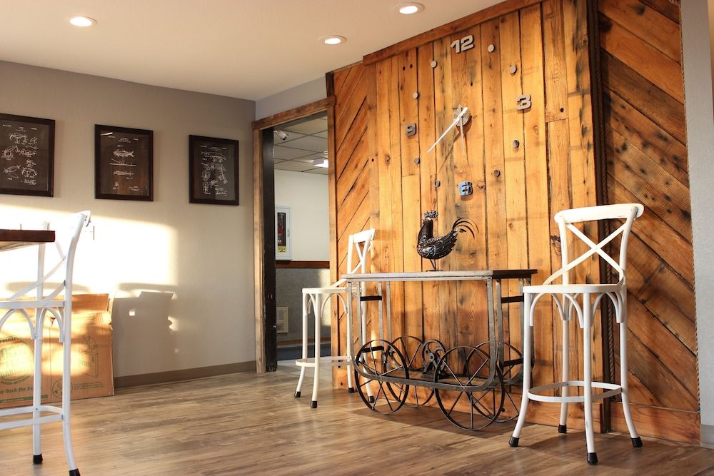 Sunlac Inn Devils Lake 2