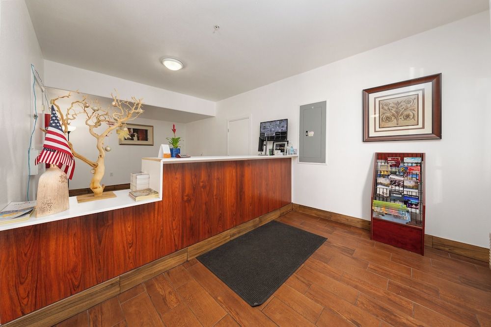 America Inn & Suites 2