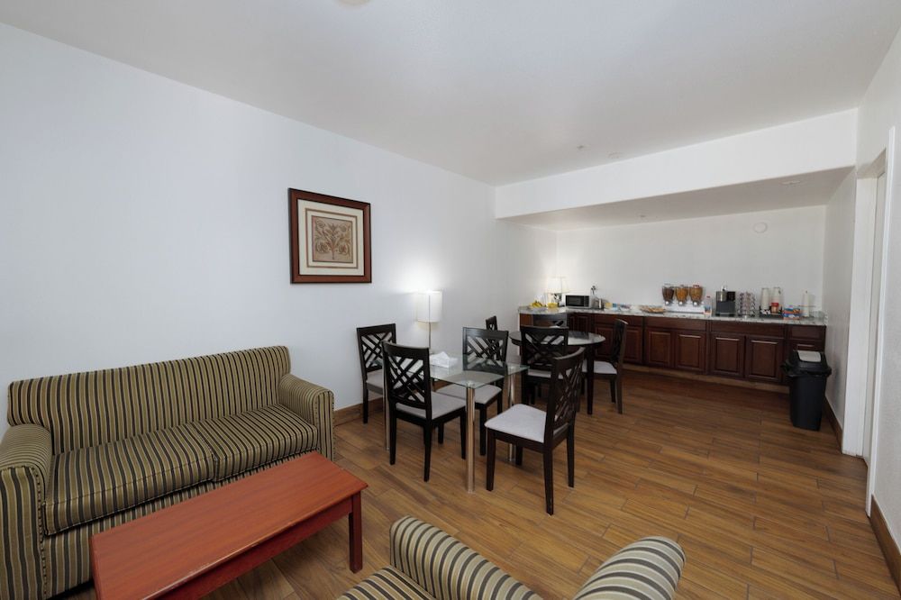 America Inn & Suites 3