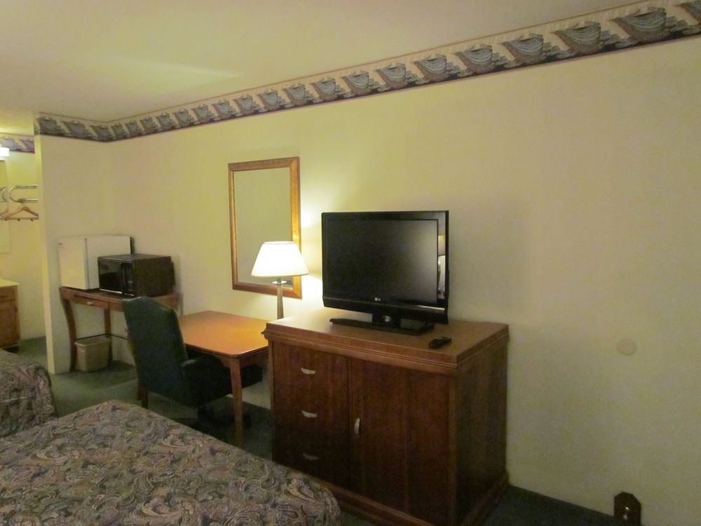 Travel Inn & Suites 2