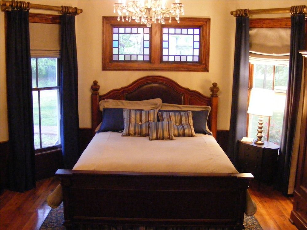 Adair Manor Bed& Breakfast 3