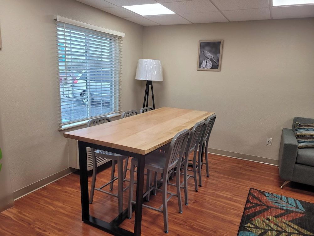 WoodSpring Suites Louisville Clarksville 3