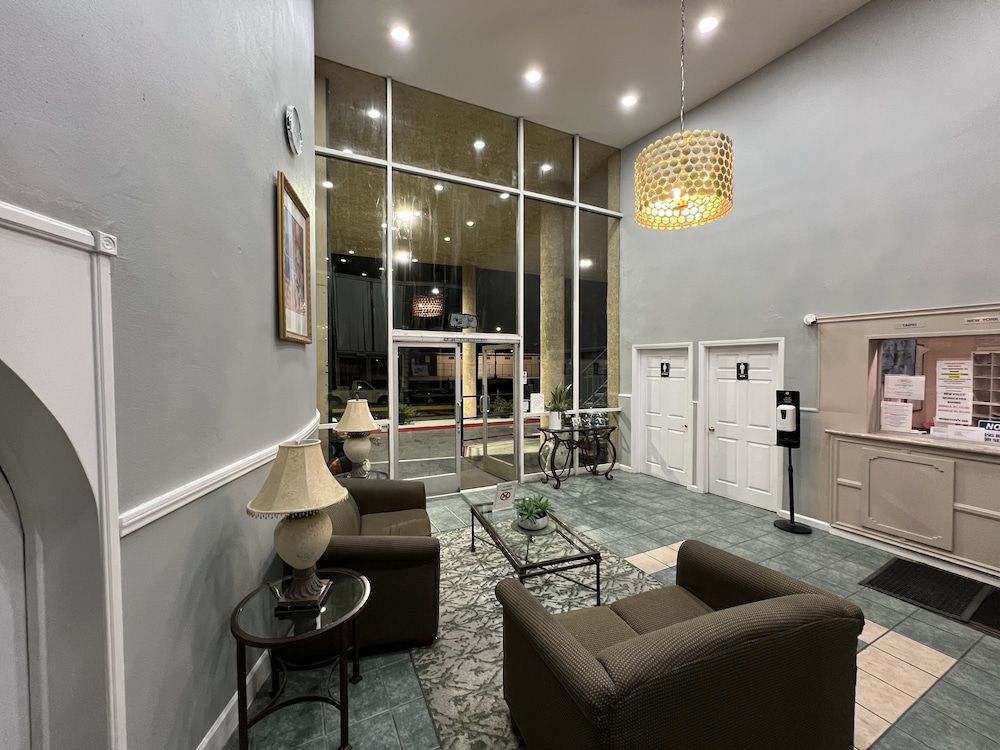 Hometown Inns North Hills 2