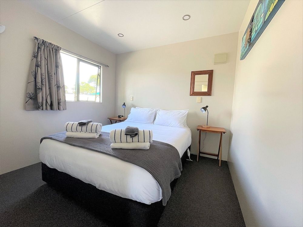 Athenree Hot Springs & Holiday Park 2