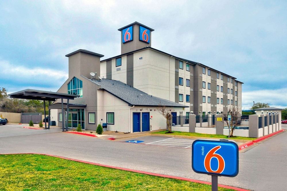 Motel 6 Marble Falls, TX 2 estrelas em Marble Falls
