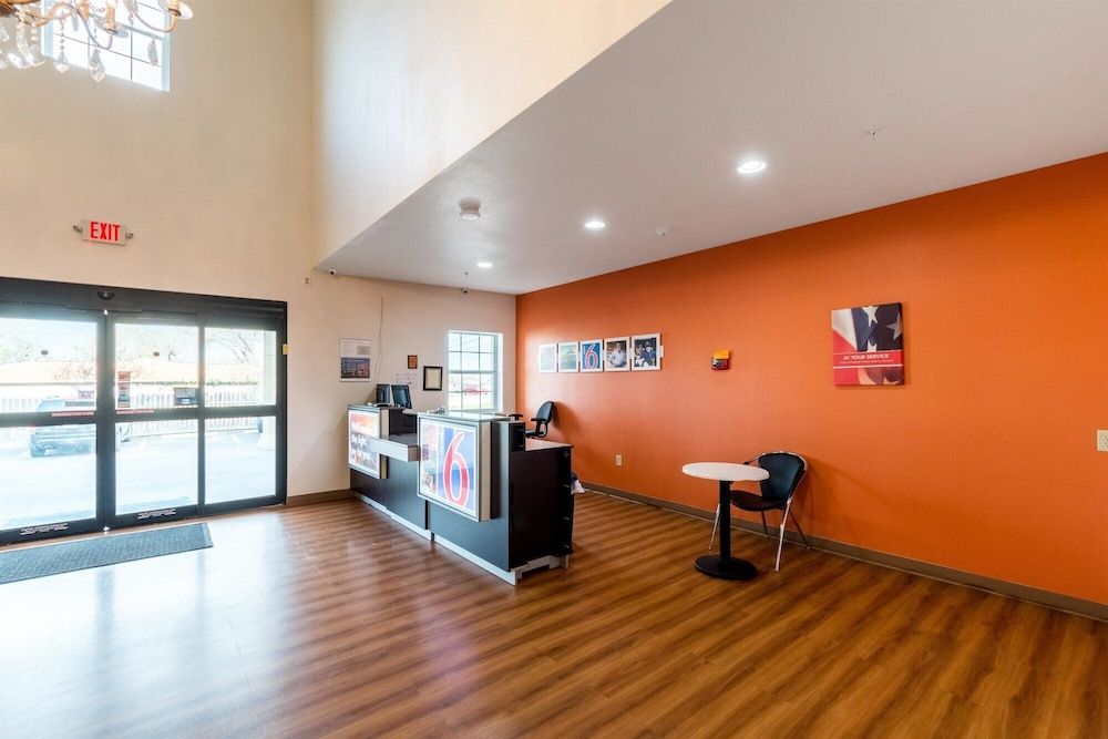 Motel 6 Jourdanton, TX 3