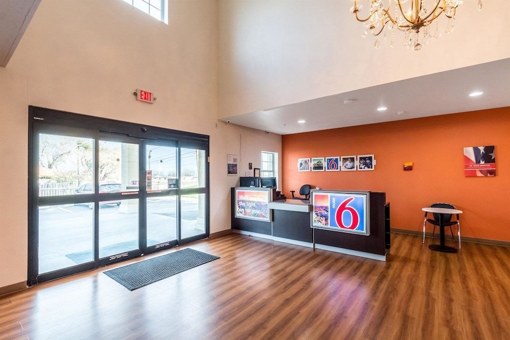 Motel 6 Jourdanton, TX 2