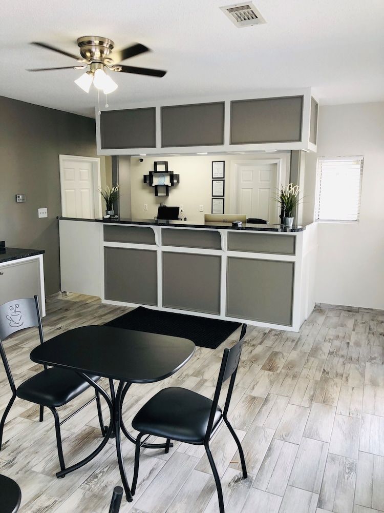 Americas Best Inn Brinkley 2