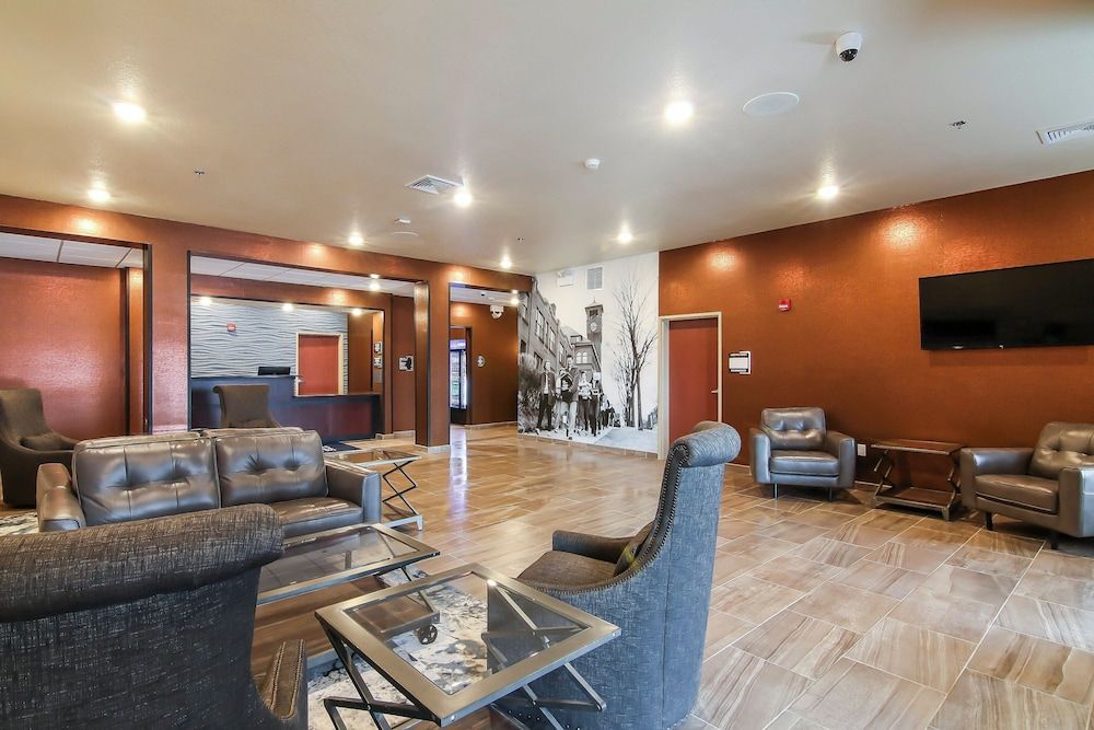 Cobblestone Inn & Suites at UW Stout Downtown Menomonie 2