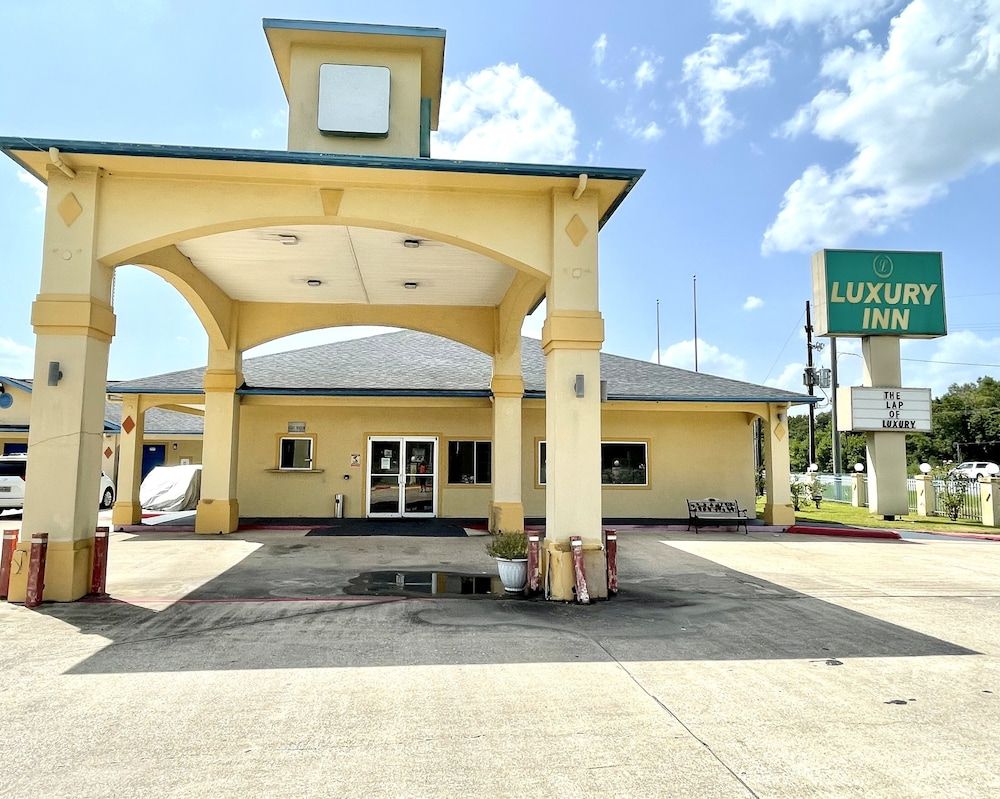 Luxury Inn & Suites Liberty 2