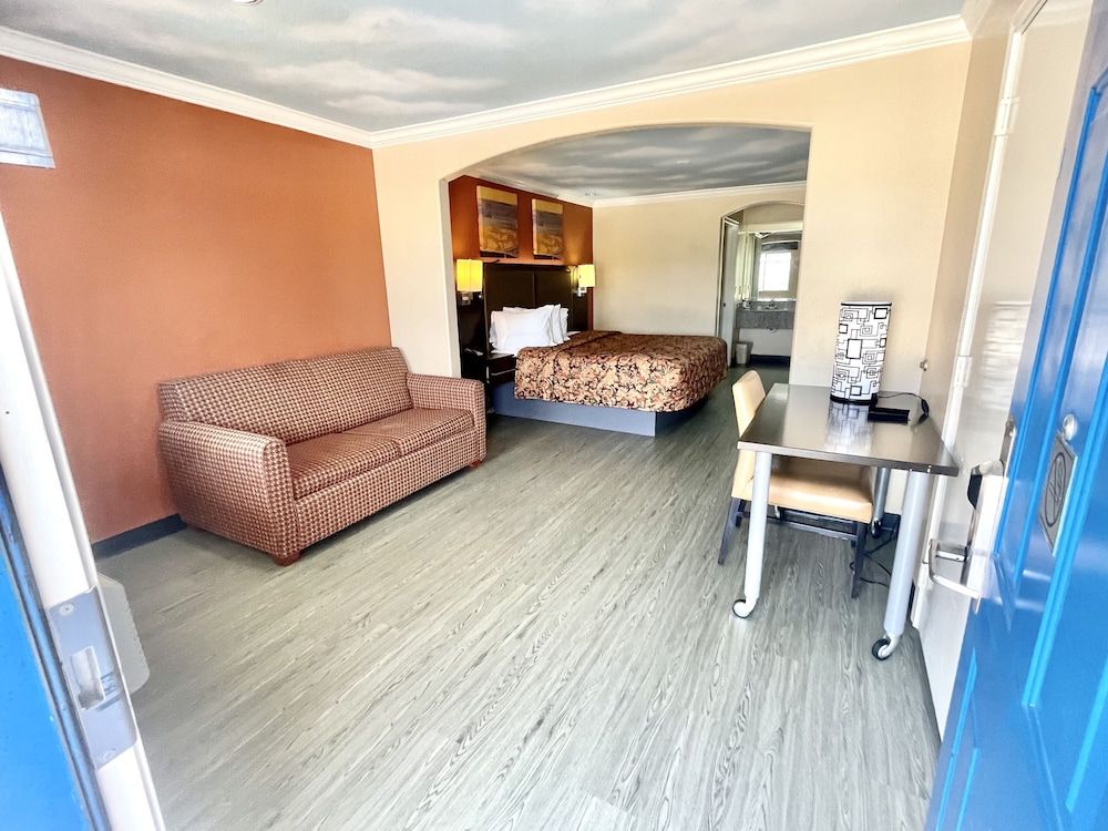 Luxury Inn & Suites Liberty 3