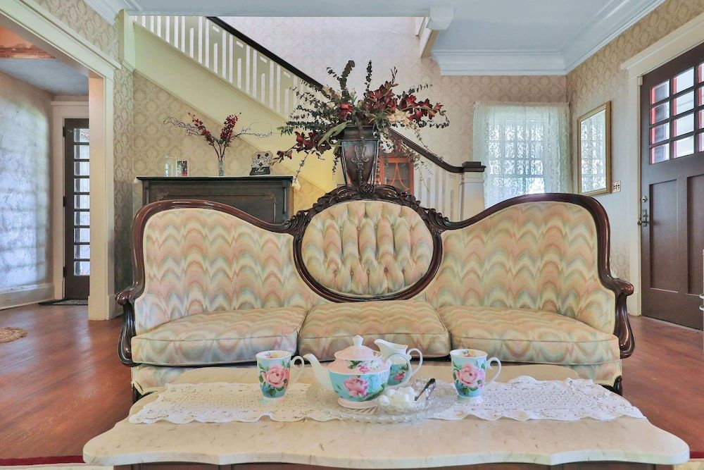 The Lancaster Manor Bed And Breakfast 2