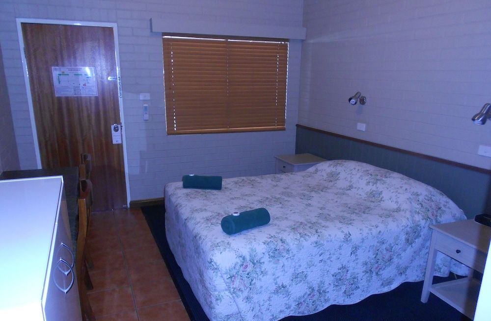 Barcaldine Country Motor Inn 3