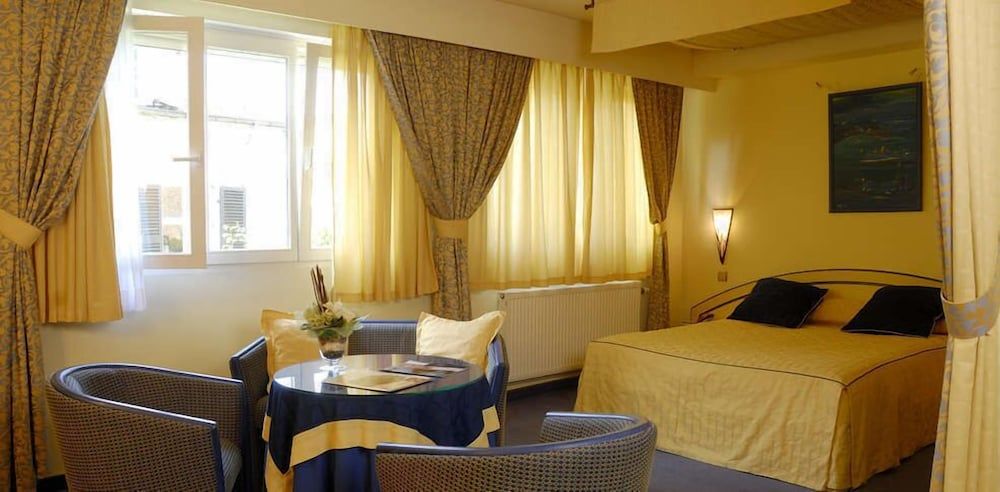 Les Reflets Jaunes 3 estrelas em Givet