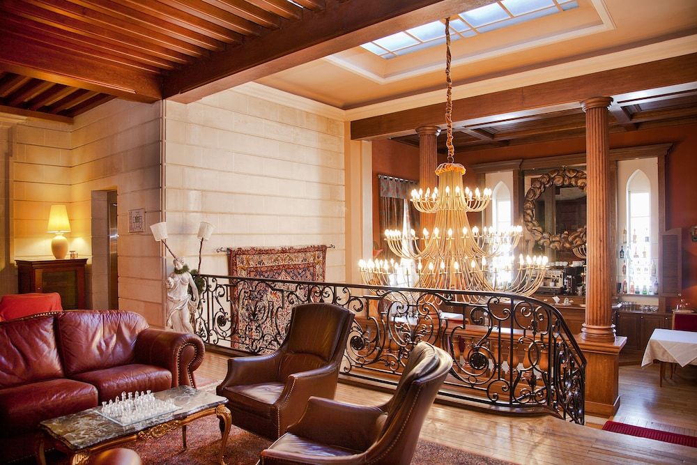 Relais & ChÔøΩteaux ChÔøΩteau des Avenieres 2