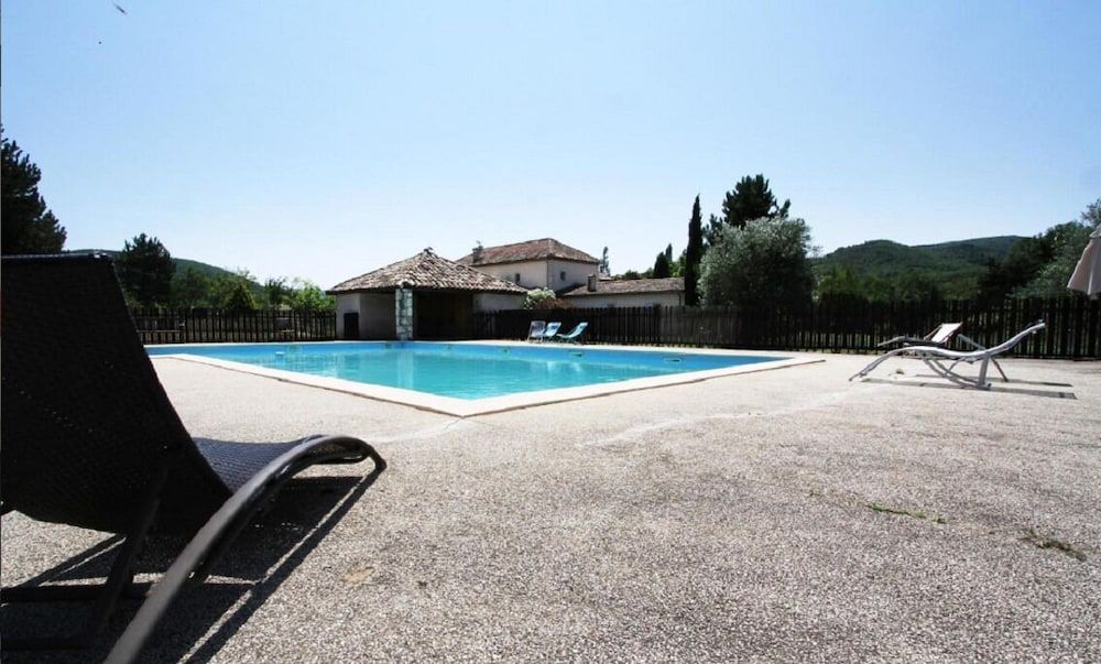 Mas Boheme -1 estrelas em Espeluche