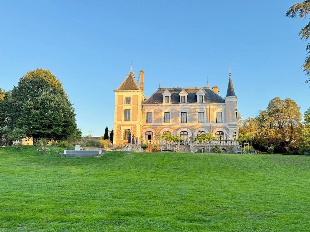 Eclosion Château Hôtel & Restaurant -1 estrelas em Saint-Paul-en-Jarez