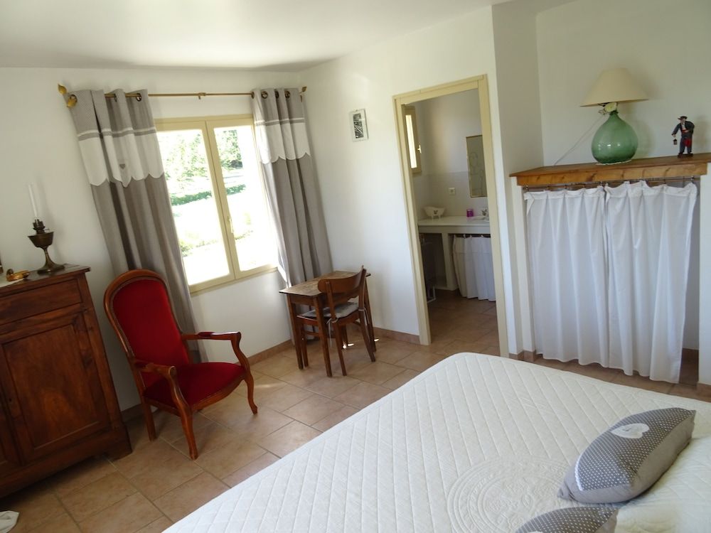 Cante Grillet -1 estrelas em Lacoste