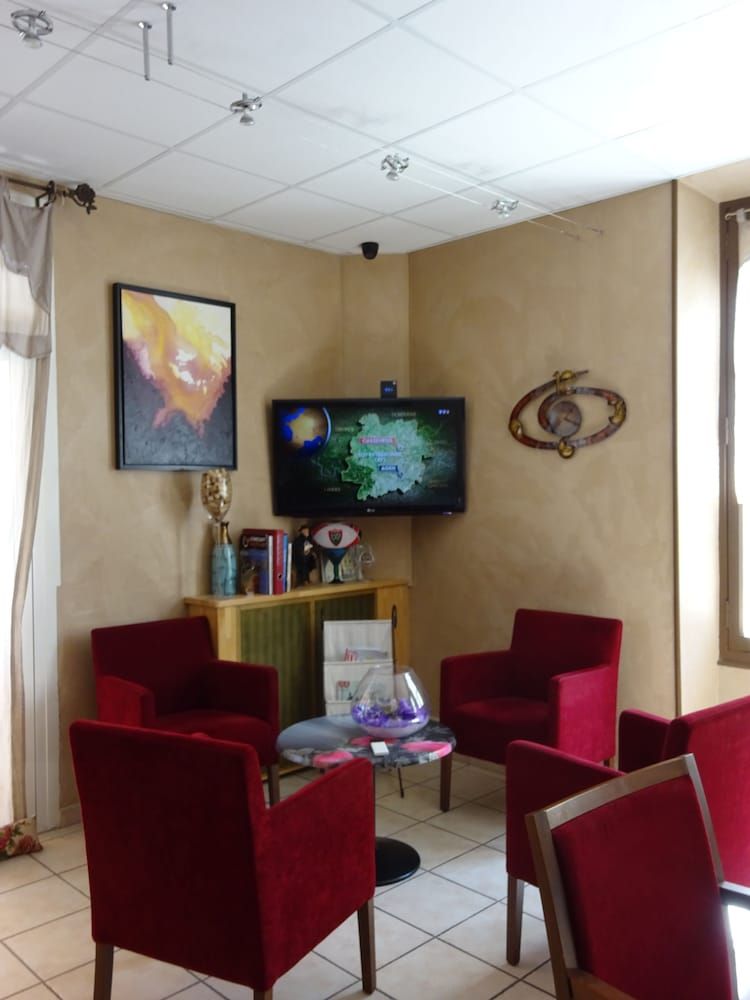 Hôtel Restaurant Le Castel Fleuri 3