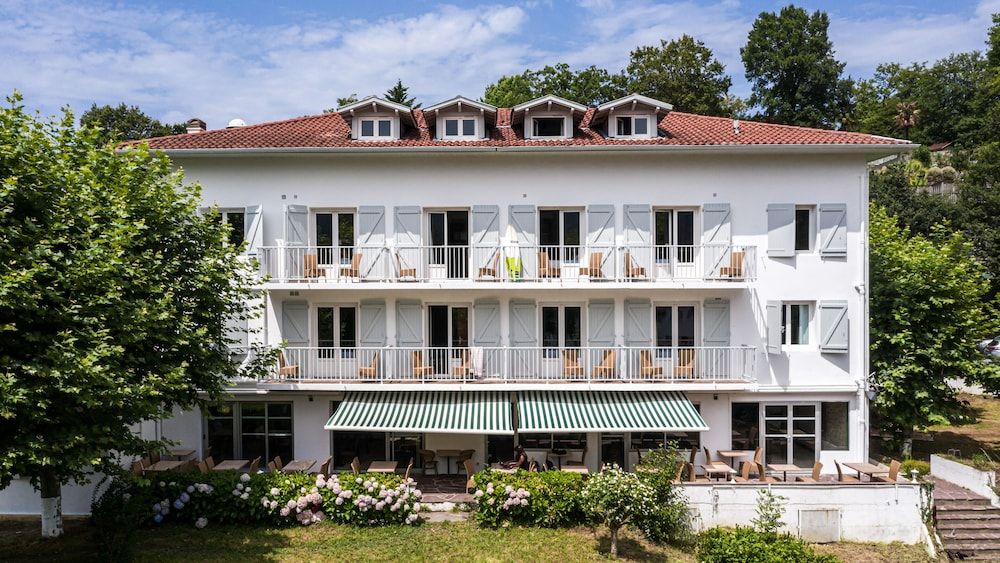 Hôtel du Pont d'Ascain 2 estrelas em Ascain