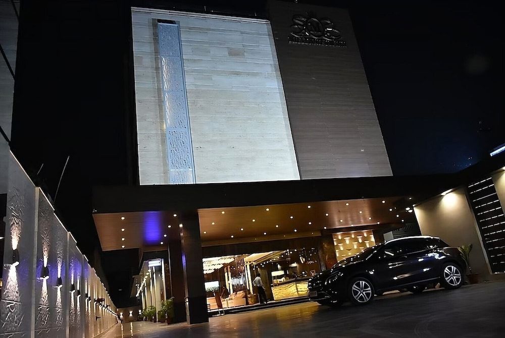 SH&B - Hotel Millennium Inn, Prayagraj 4 étoiles à Allahābād