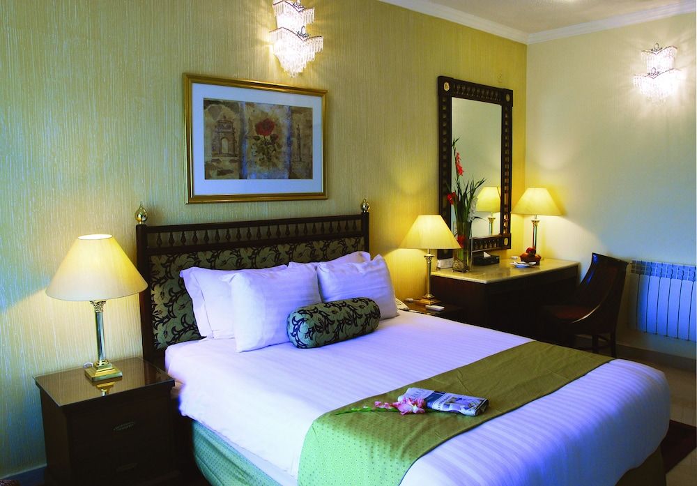 Avari Xpress, Islamabad Expressway 3